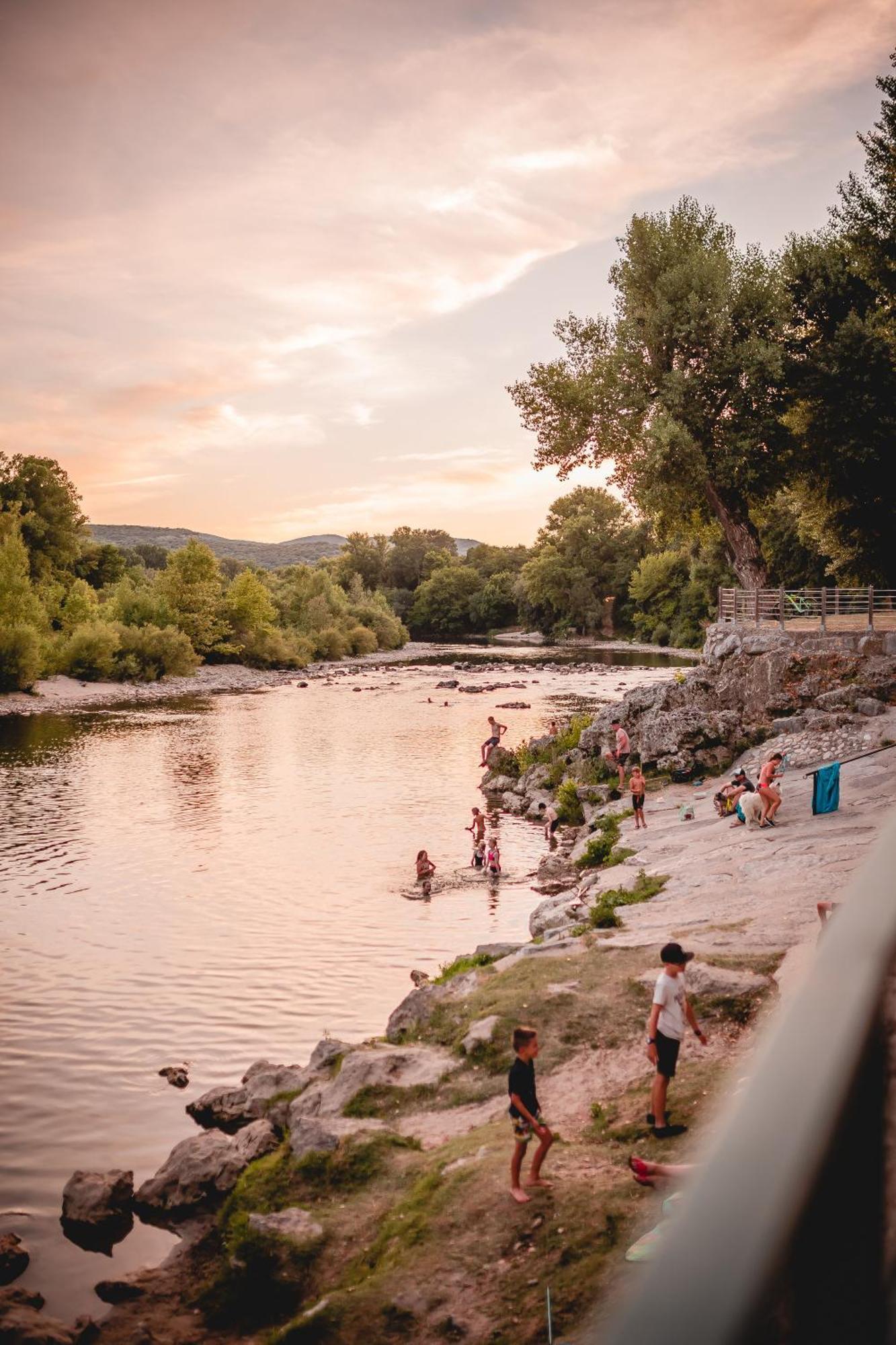 Rives D'Arc Ξενοδοχείο Vallon-Pont-dʼArc Εξωτερικό φωτογραφία